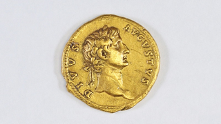 Una excursionista encuentra una extraña moneda de oro de más de 2.000 años de antigüedad